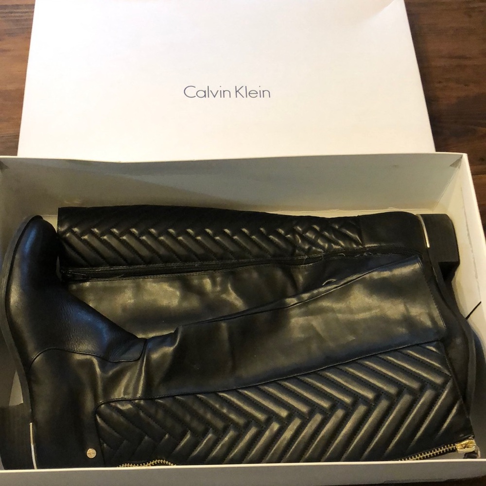 Calvin Klein size 8 Black boots